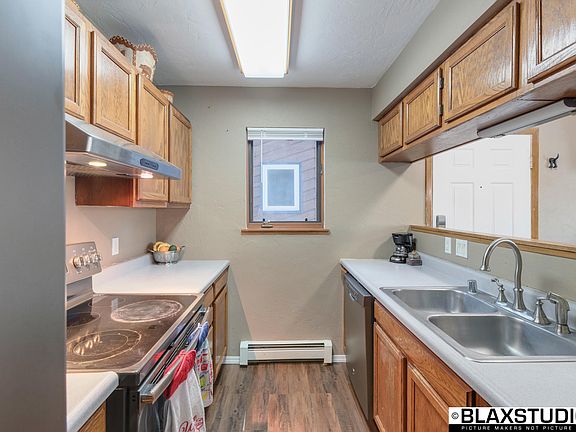 3rd image of 1028 Dogwood St