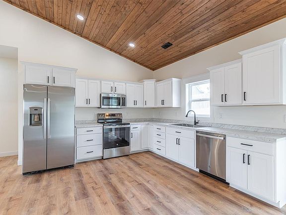4th image of 181 Alisha Ave