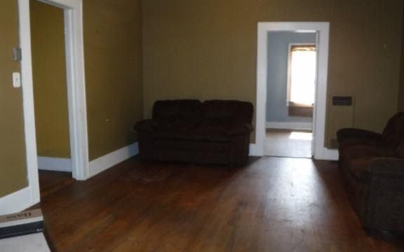 4th image of 454 E Hudgens St