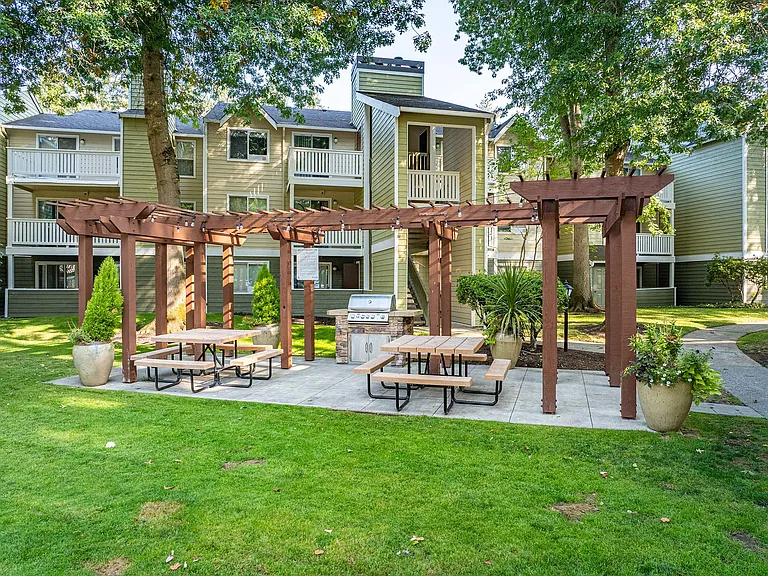 Peloton Apartments — Photo 29