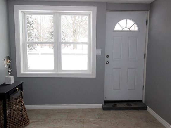 5th image of 25 Bellingham Dr