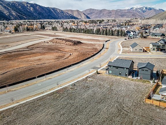 4th image of 230 San Badger Dr
