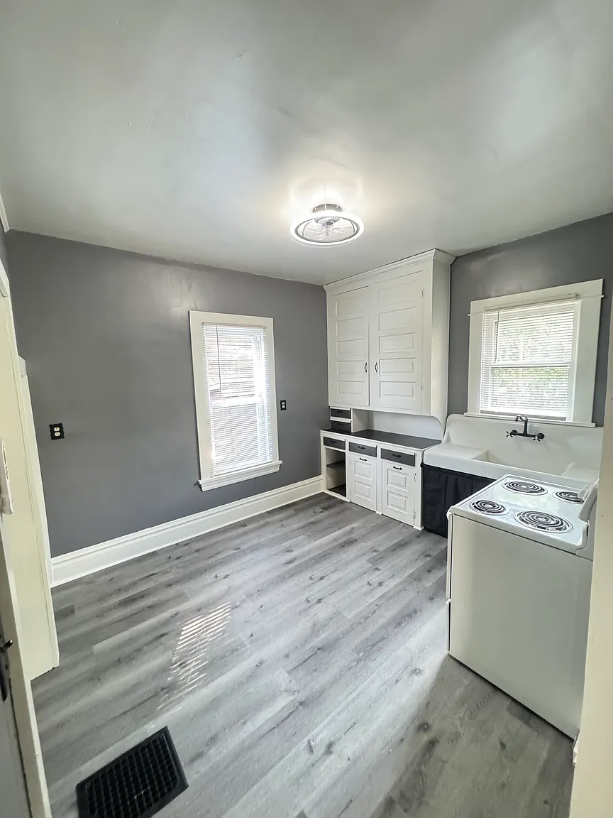 24 Taylor St photo 1