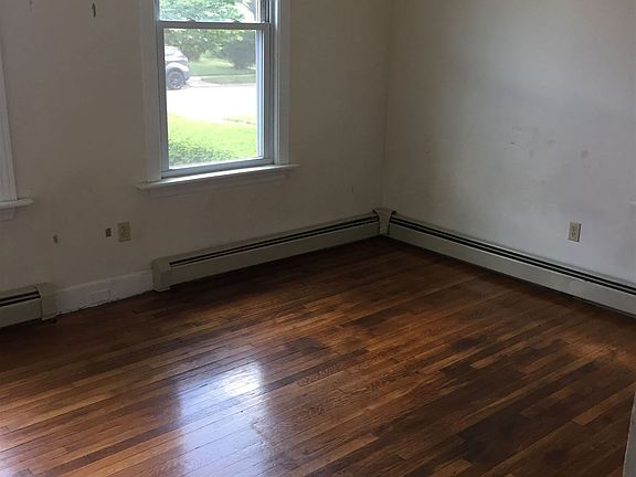 492 Washington 1st Floor Front Bedroom