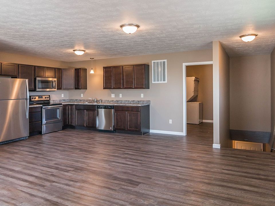 1st image of 406 W Barker Pl