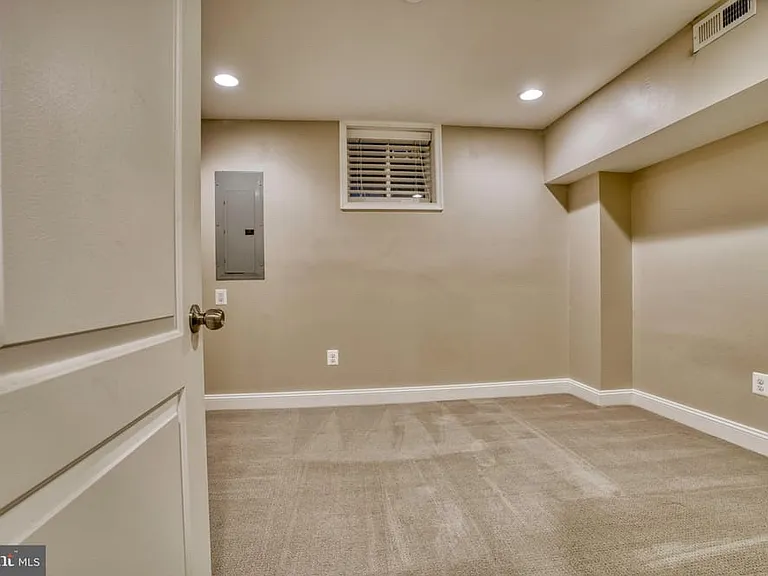 3810 Foster Ave — Photo 20