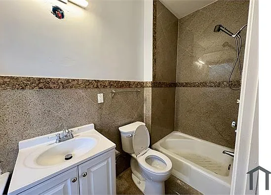 363 Adams St #4 — Photo 7