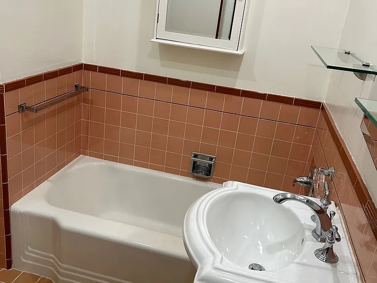 2433 Larkin St #1 — Photo 17