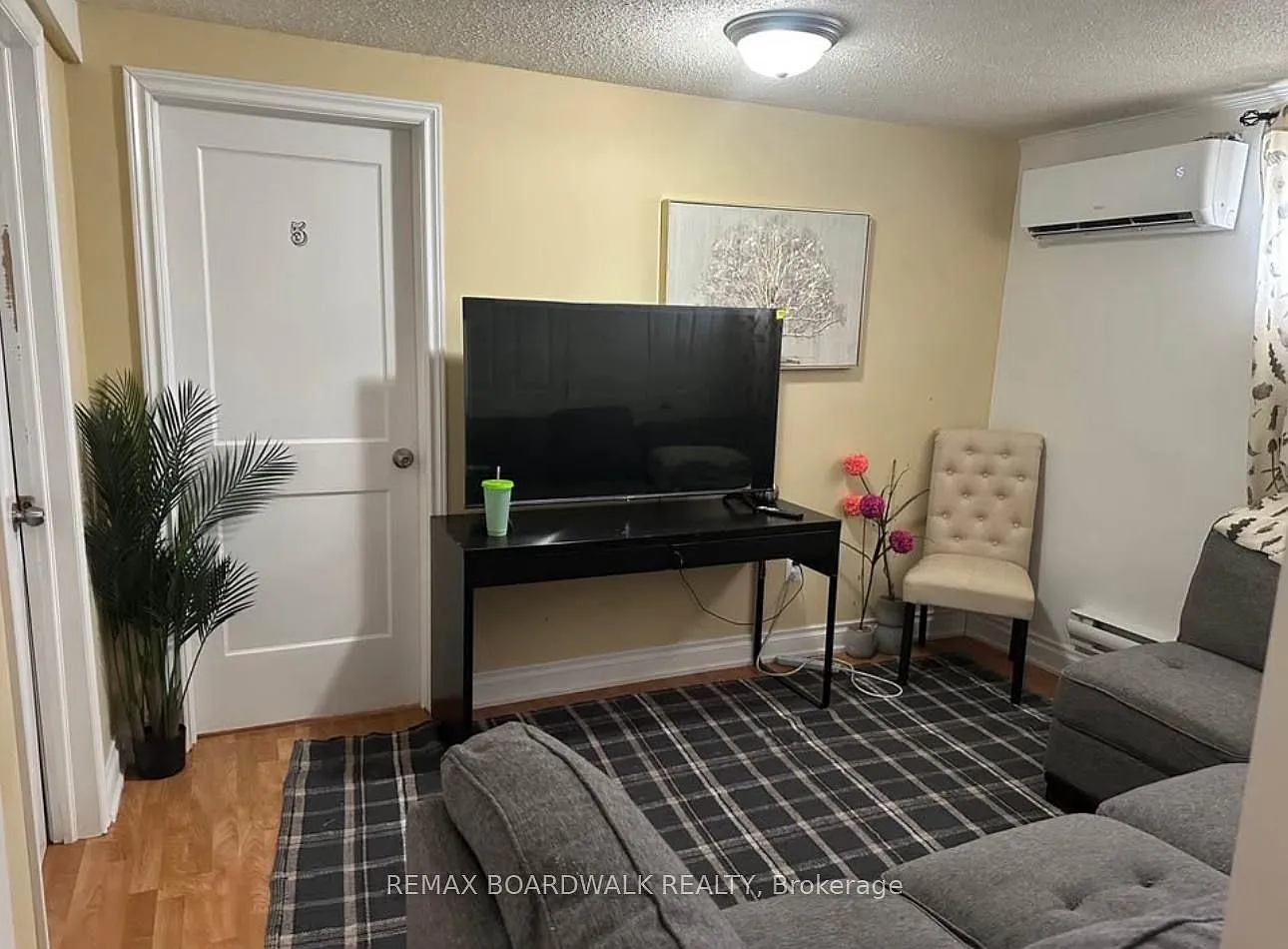 5 bed, $2,100 — Photo 2