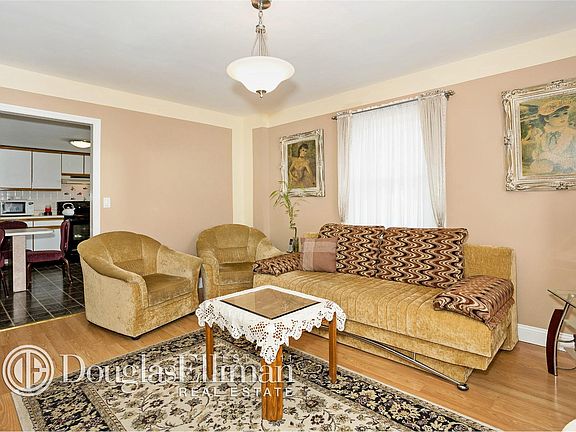 4th image of 258 N Erie Ave