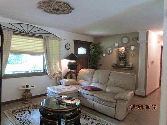 3rd image of 51062 Woodhaven Dr
