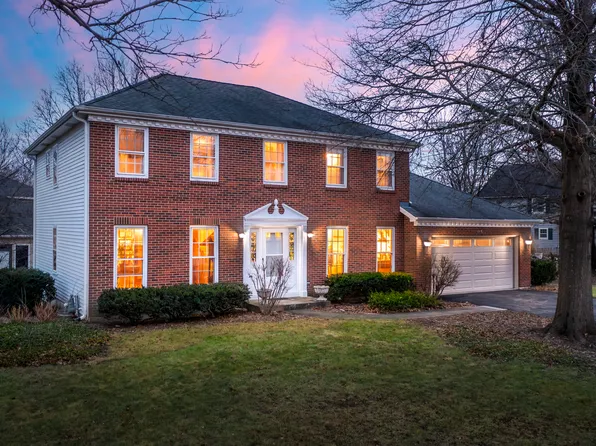 116 S Stauffer Dr, Naperville, IL 60540