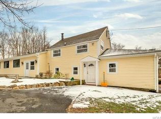 722 S Pascack Rd, Chestnut Ridge, NY 10977