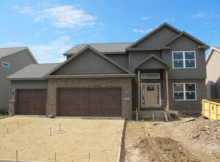 1121 Willow Creek Dr, Bloomington, IL 61705