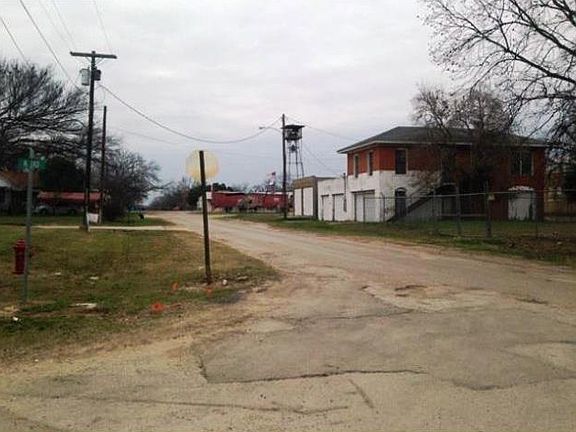 3rd image of 307 N Cypress Ave