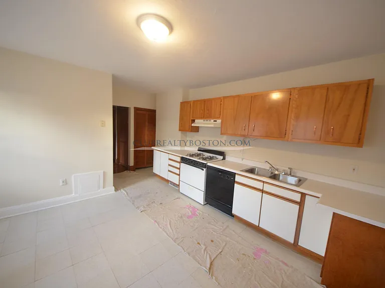 23 Cushing St #2 — Photo 16