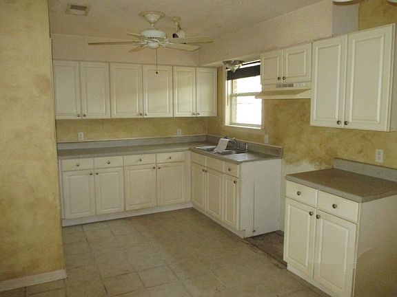 3rd image of 5610 Scotland Cir