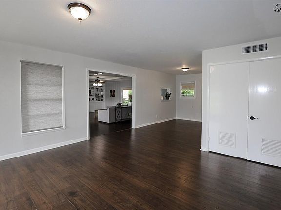 2nd image of 4104 Rivercrest Dr