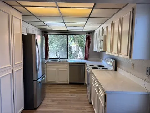 4 bed, 1797 sqft, $5,495 — Photo 4
