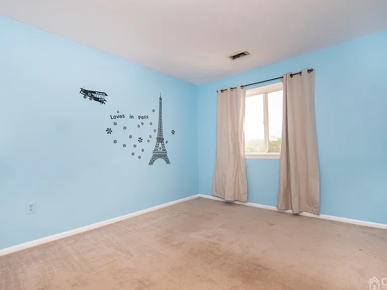 1805 Amanda Ct — Photo 4