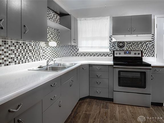 3rd image of 11575 Framingham Dr
