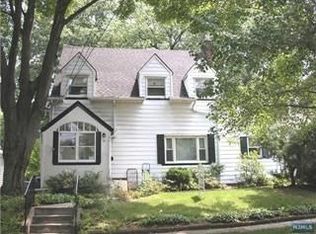 95 N Stoughton St, Bergenfield, NJ 07621