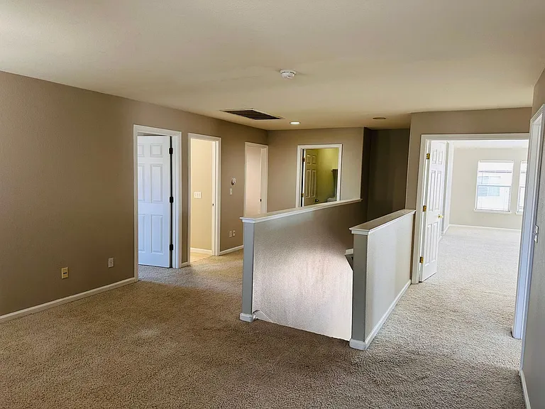 2403 Clemente Ln — Photo 18