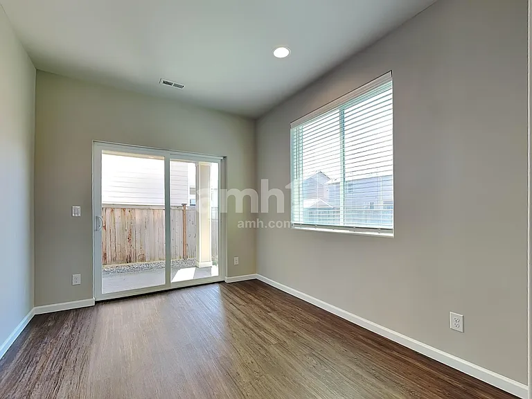 306 Holdener Ln — Photo 7