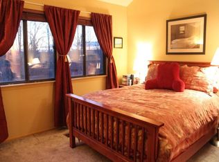 3 Brooks Ln, Brookfield, CT 06804