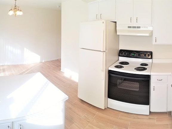 Kitchen, showing Dining Area