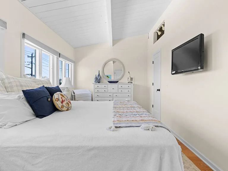 423 Dune Rd #A — Photo 13
