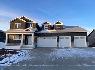 7341 Eagle Pointe Dr S, Fargo, ND 58104