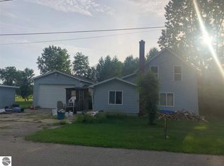 327 N 2nd St, Edmore, MI 48829