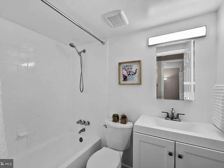 11240 Chestnut Grove Sq #157 — Photo 53