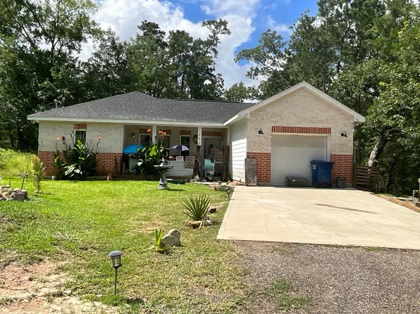 121 Shoreline Dr, Huntsville, TX 77320