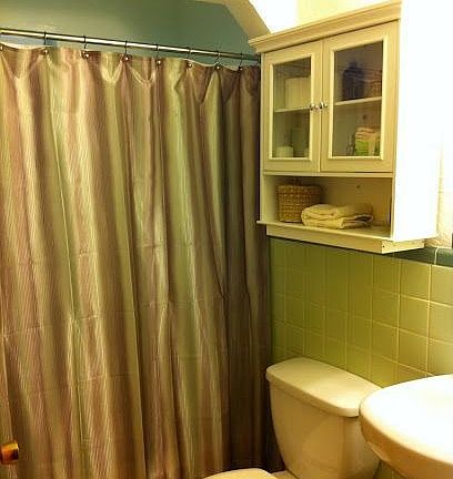 1st Floor Bath