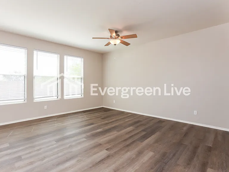 1357 S Woodbine Ln — Photo 12