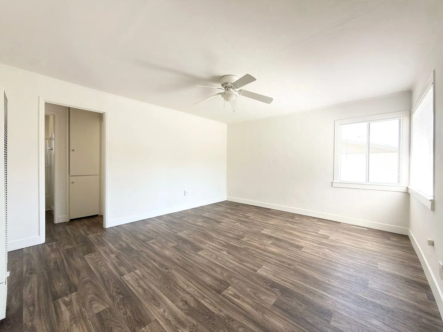 Single Level Cottage Near Downtown! — Photo 3