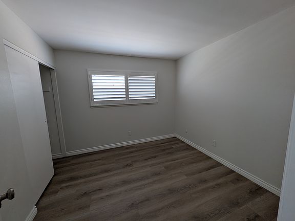 5th image of 10120 Yolanda Ave
