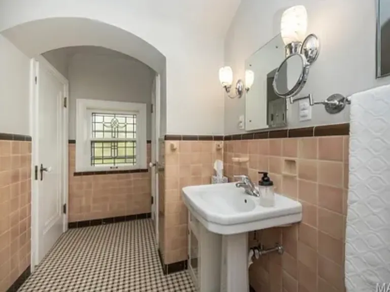 7812 Cornell Ave — Photo 6