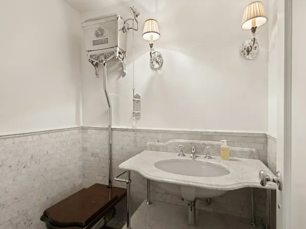 25 Central Park West image 6 of 18