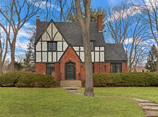 526 W Jackson St, Woodstock, IL 60098