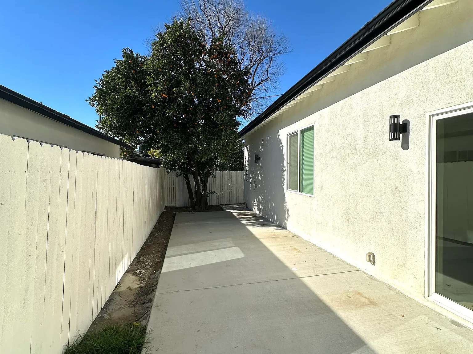 3 bed, 1200 sqft, $4,000 — Photo 2