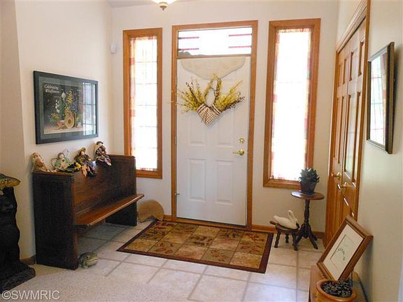 3rd image of 7065 Oak Shore Dr