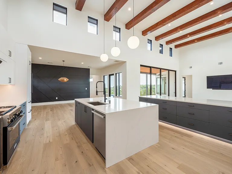 Kitchen (empty)