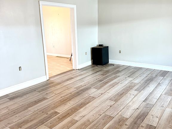 3rd image of 212 1st Ave