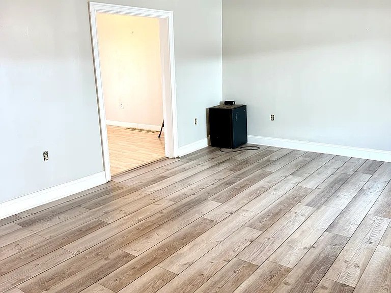 212 1st Ave — Photo 3