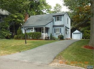 147 Newcomb Rd, Tenafly, NJ 07670