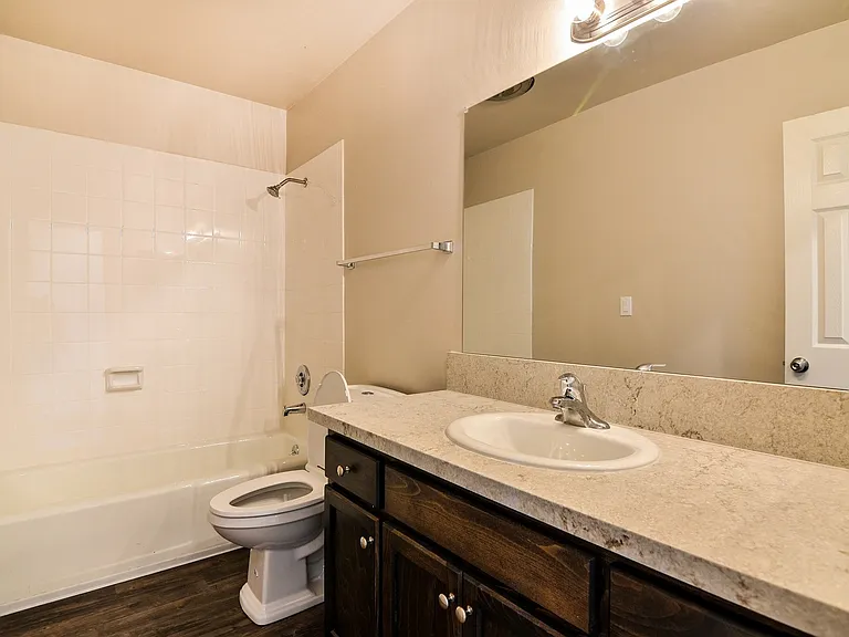 Greentree Fountain Apartments — Photo 117
