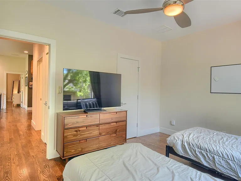 1009 E Riverside Dr #B — Photo 22